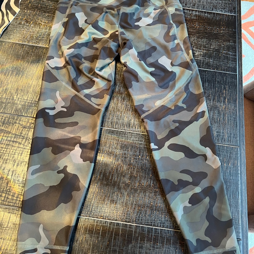 Women’s old navy green camouflage leggings